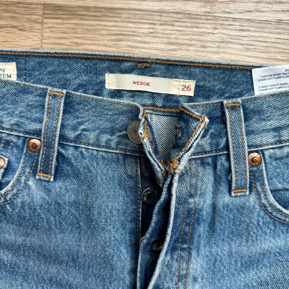 Levi’s wedgie Jean - Picture 3 of 3